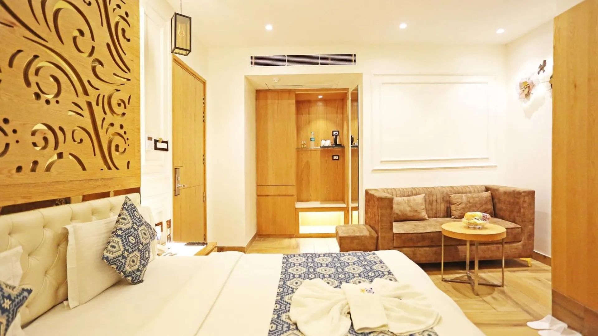 Jrd Luxury-Business Hotel New Delhi